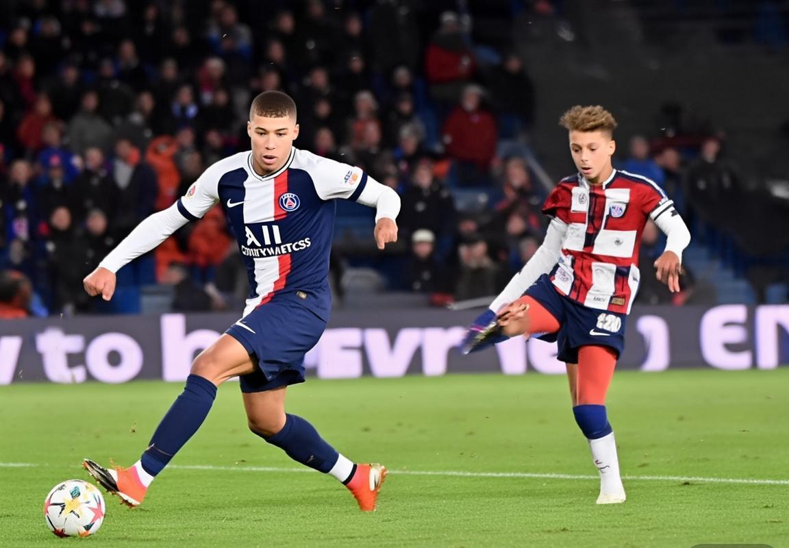 姆巴佩兄弟隔空庆祝闪耀绿茵场：基利安与伊桑的足球亲情佳话